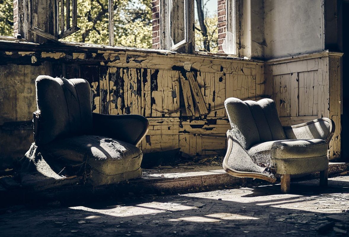 ВЪТРЕ И ВЪН ОТ НАС